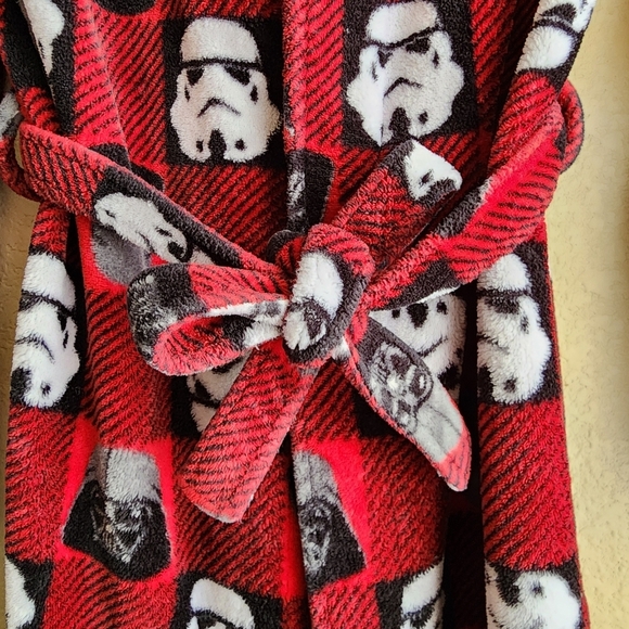 Star Wars Stormtrooper Red and Black Belted Bathrobe - Picture 2 of 8